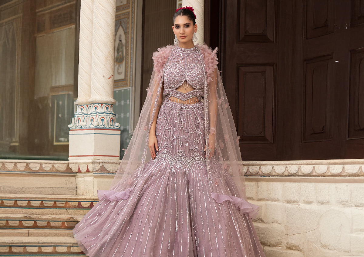 Reception Outfit Ideas  From Beige to Glamorous Glitter Looks <!--   Kapoor Lehenga Saree-->