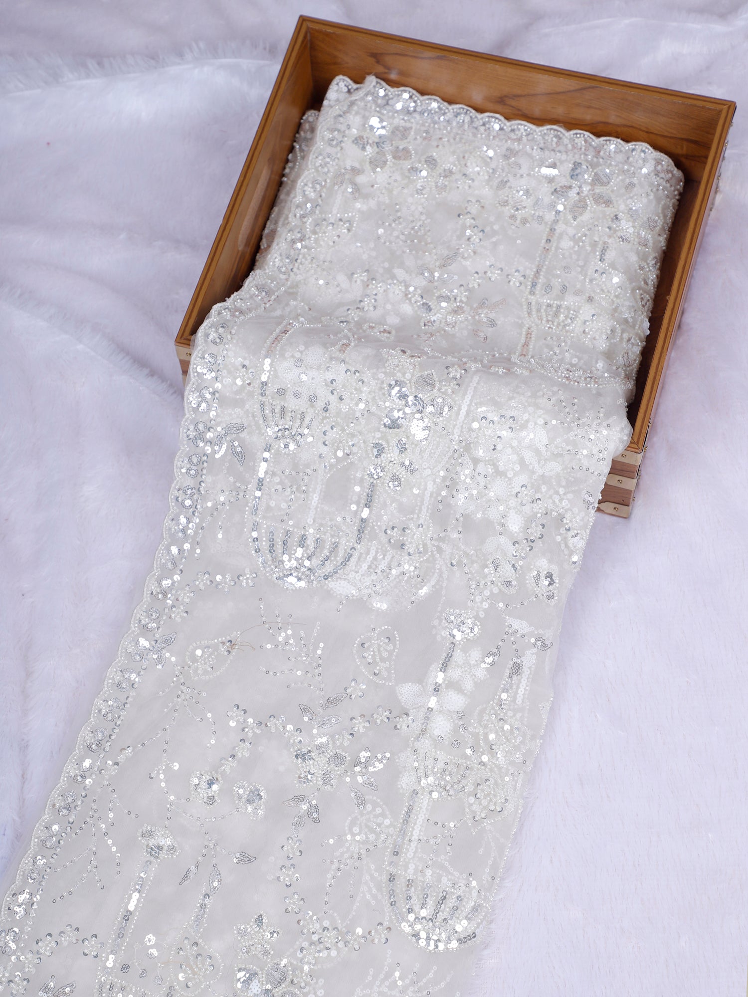 White Husn-e-Nazakat Signature Saree